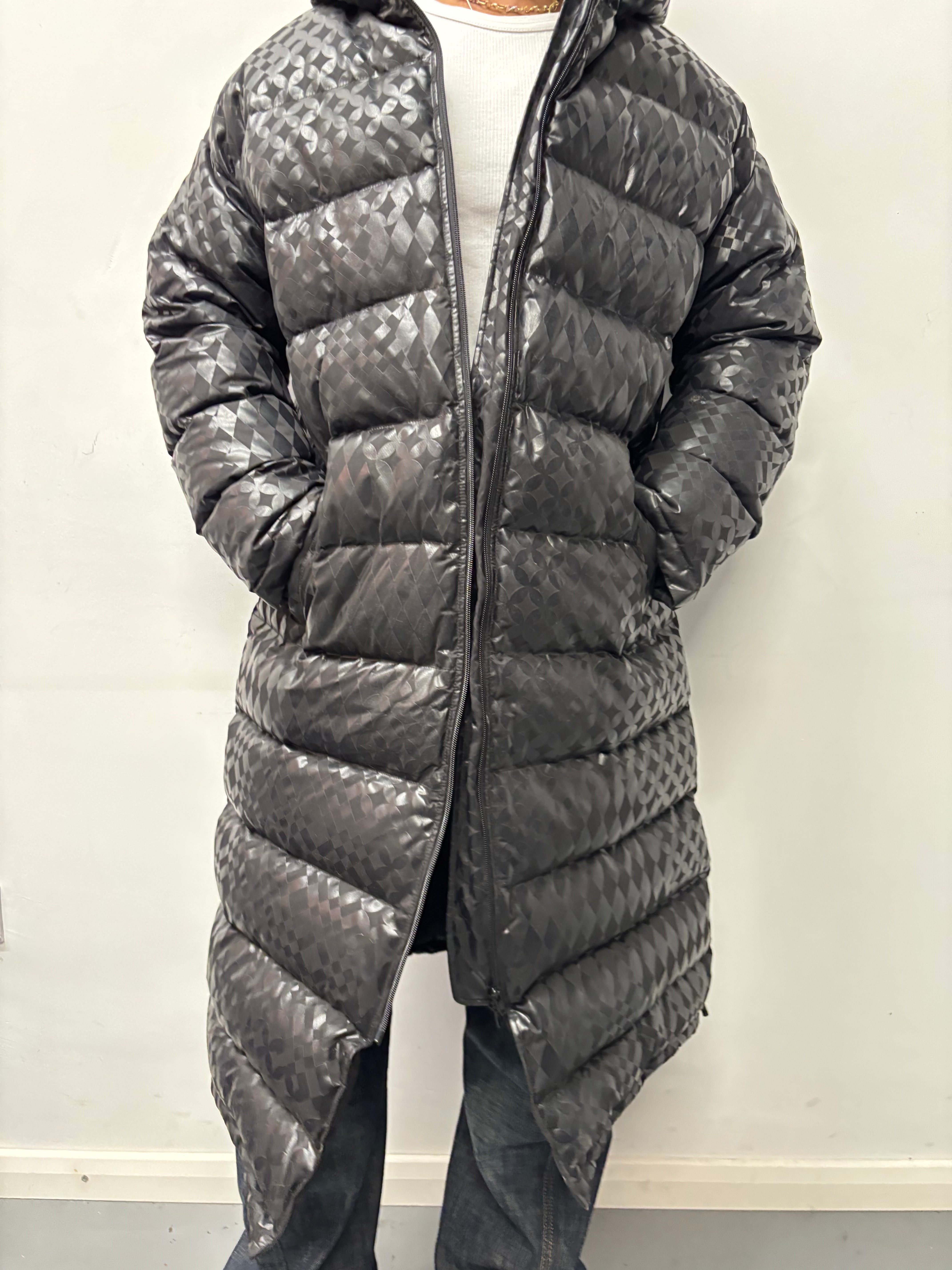 ALL BLACK GLOSS PUFFER