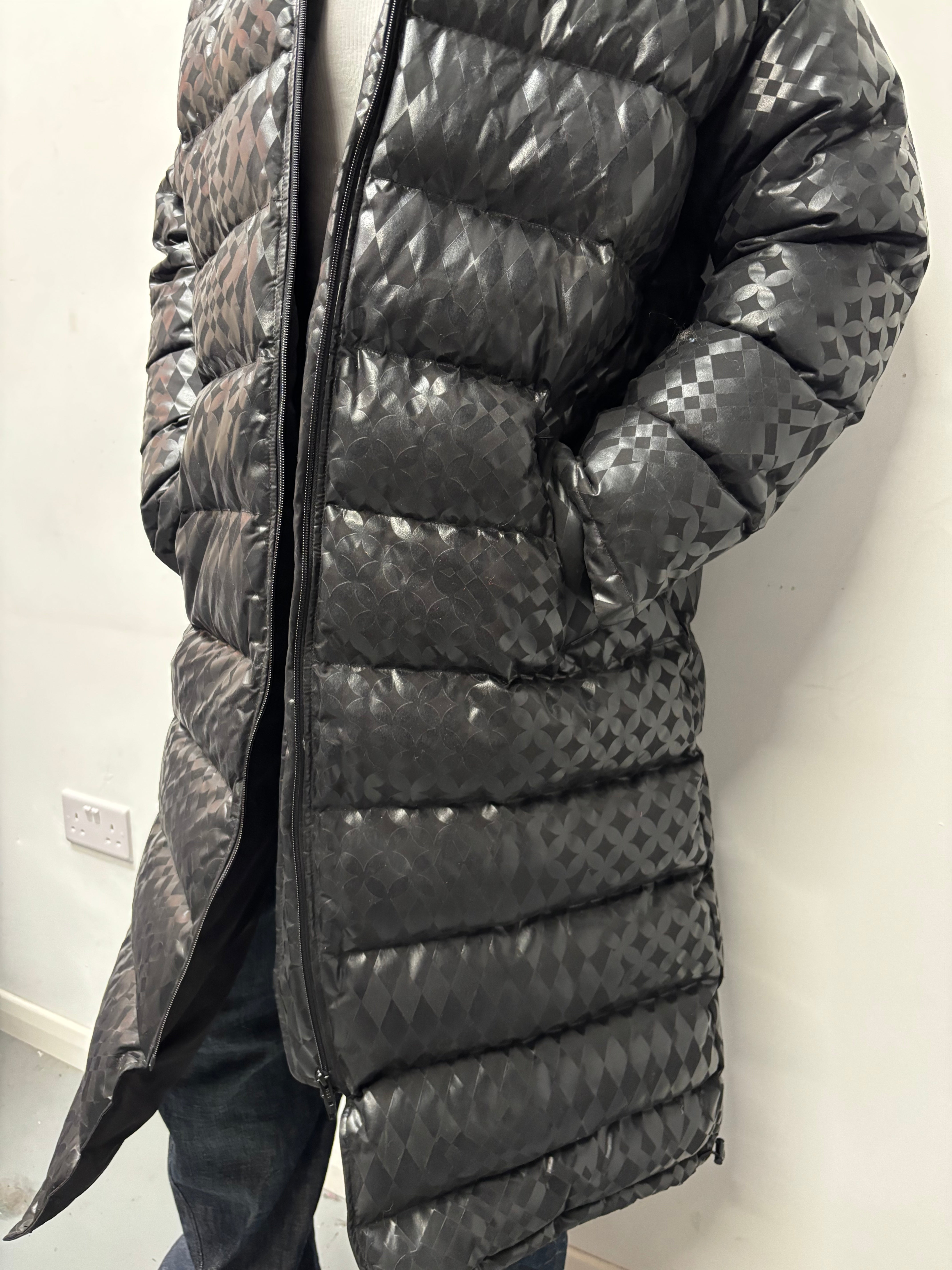 ALL BLACK GLOSS PUFFER