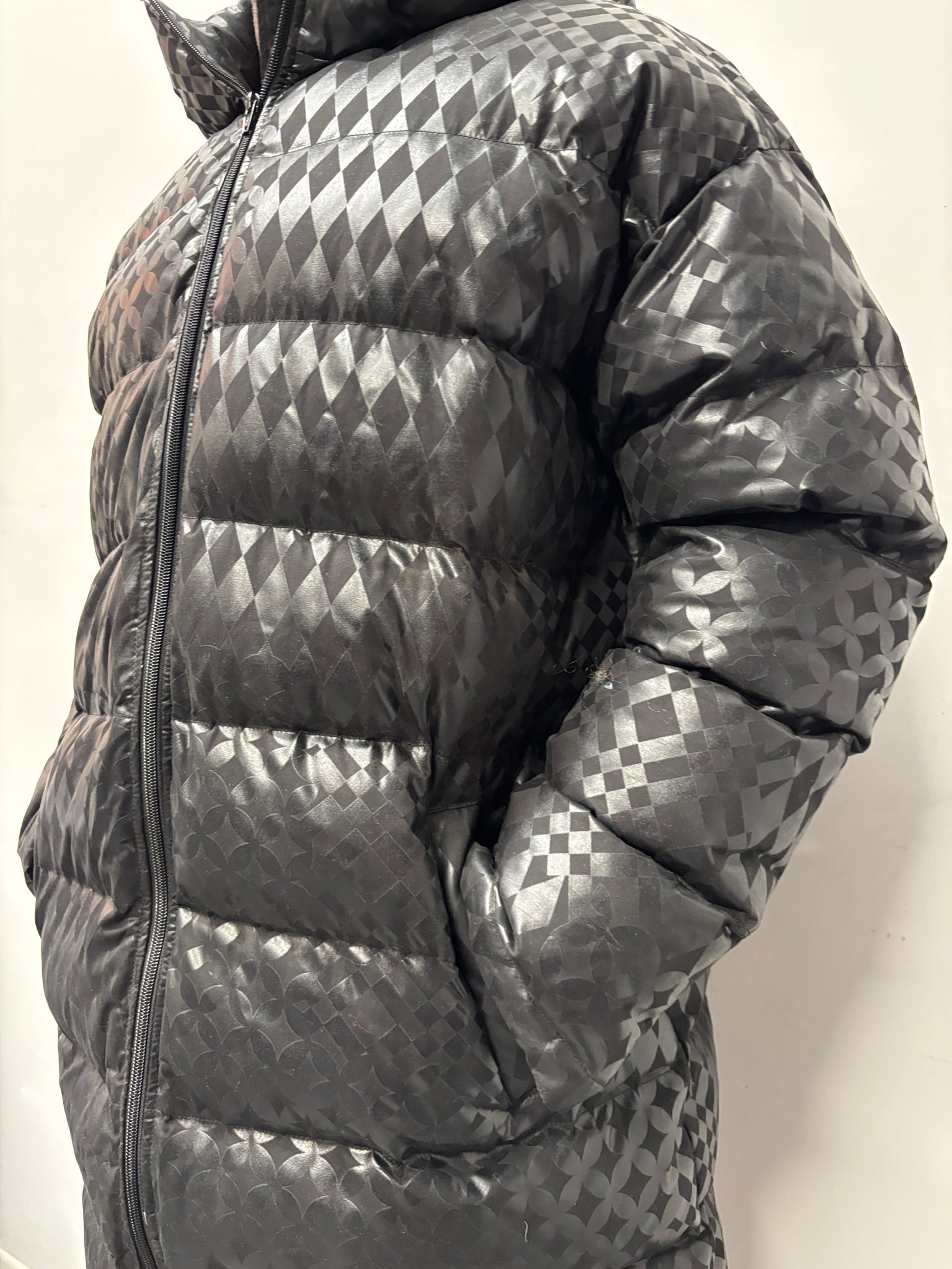 ALL BLACK GLOSS PUFFER