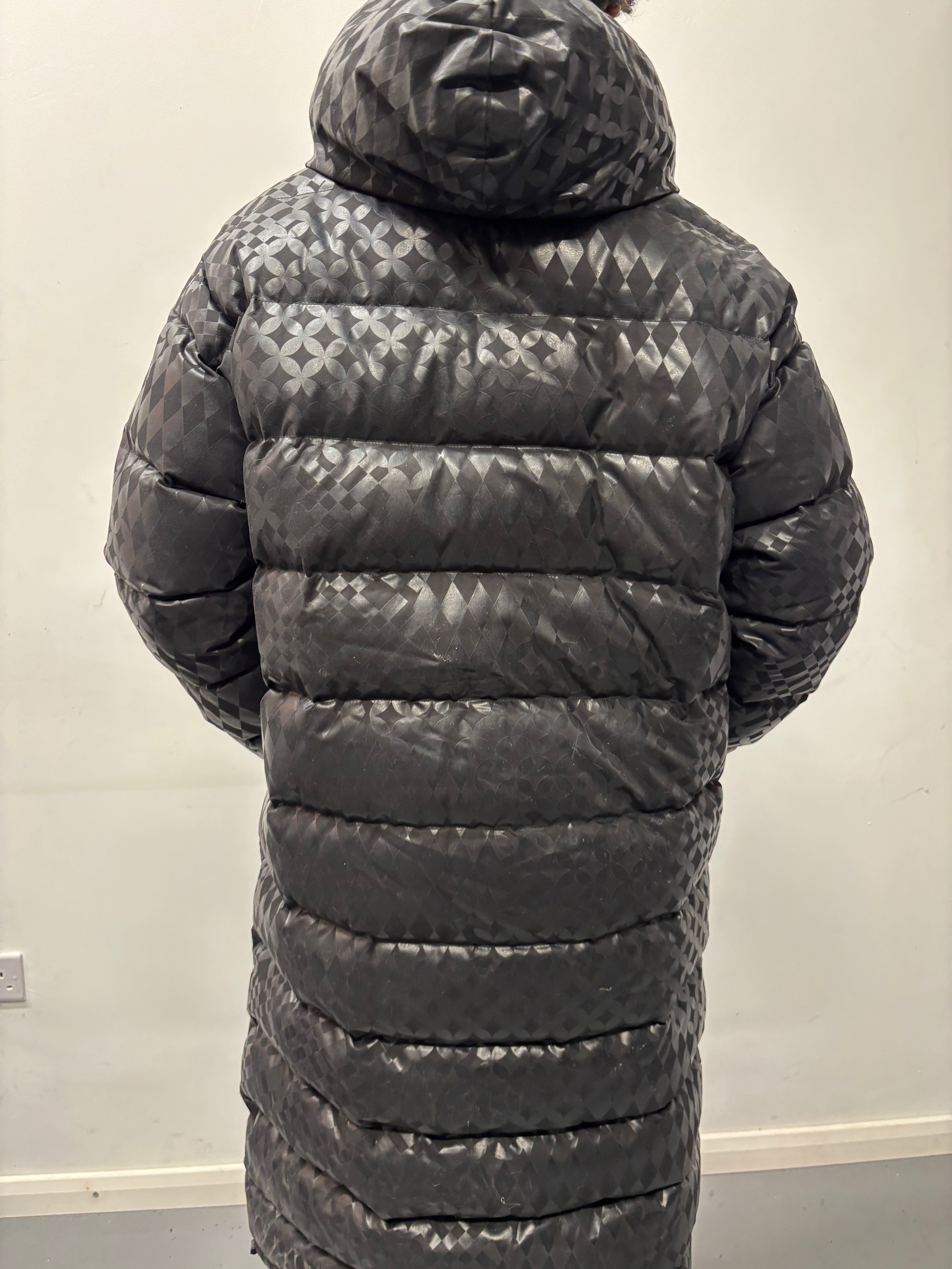 ALL BLACK GLOSS PUFFER