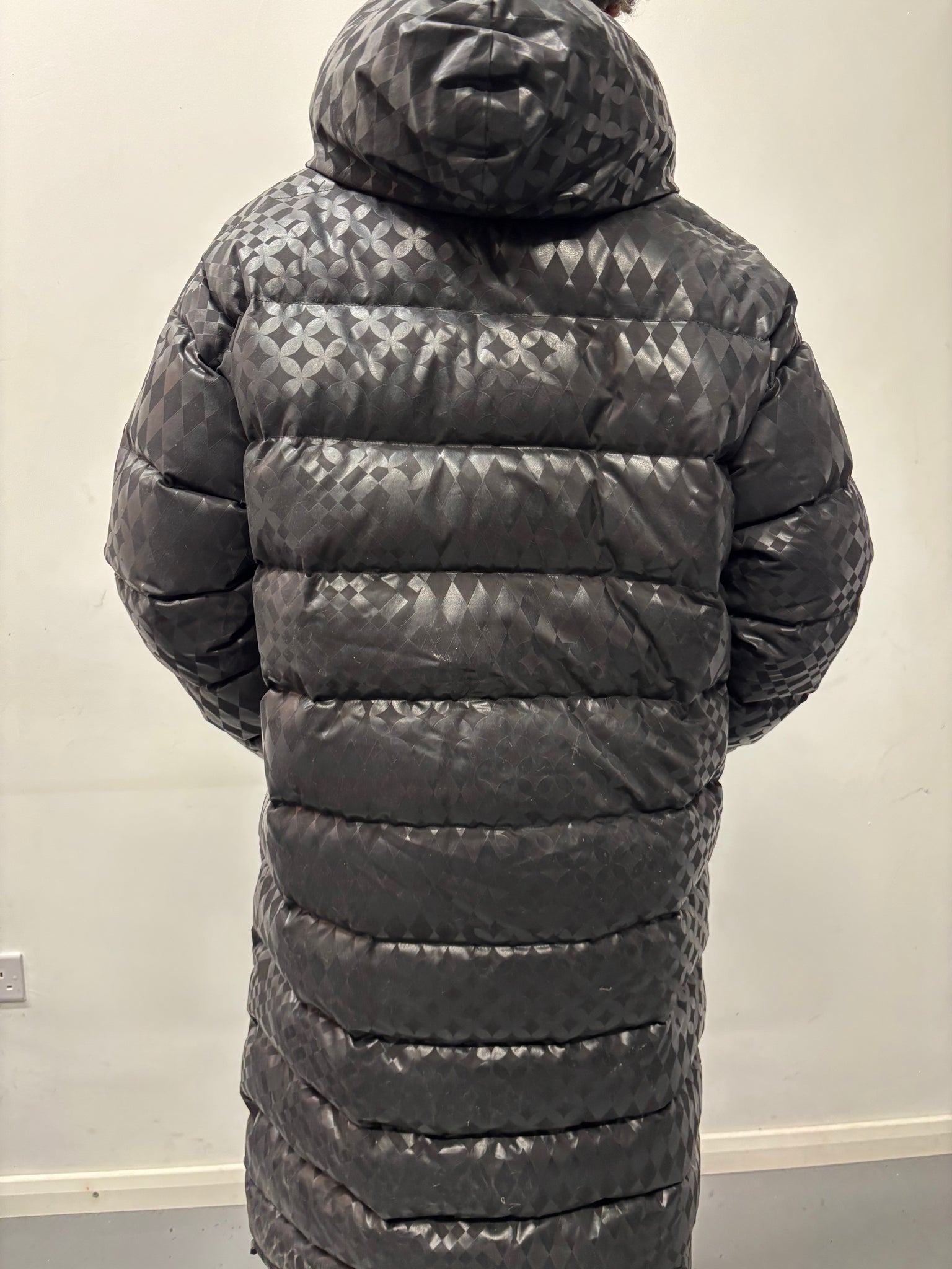 ALL BLACK GLOSS PUFFER