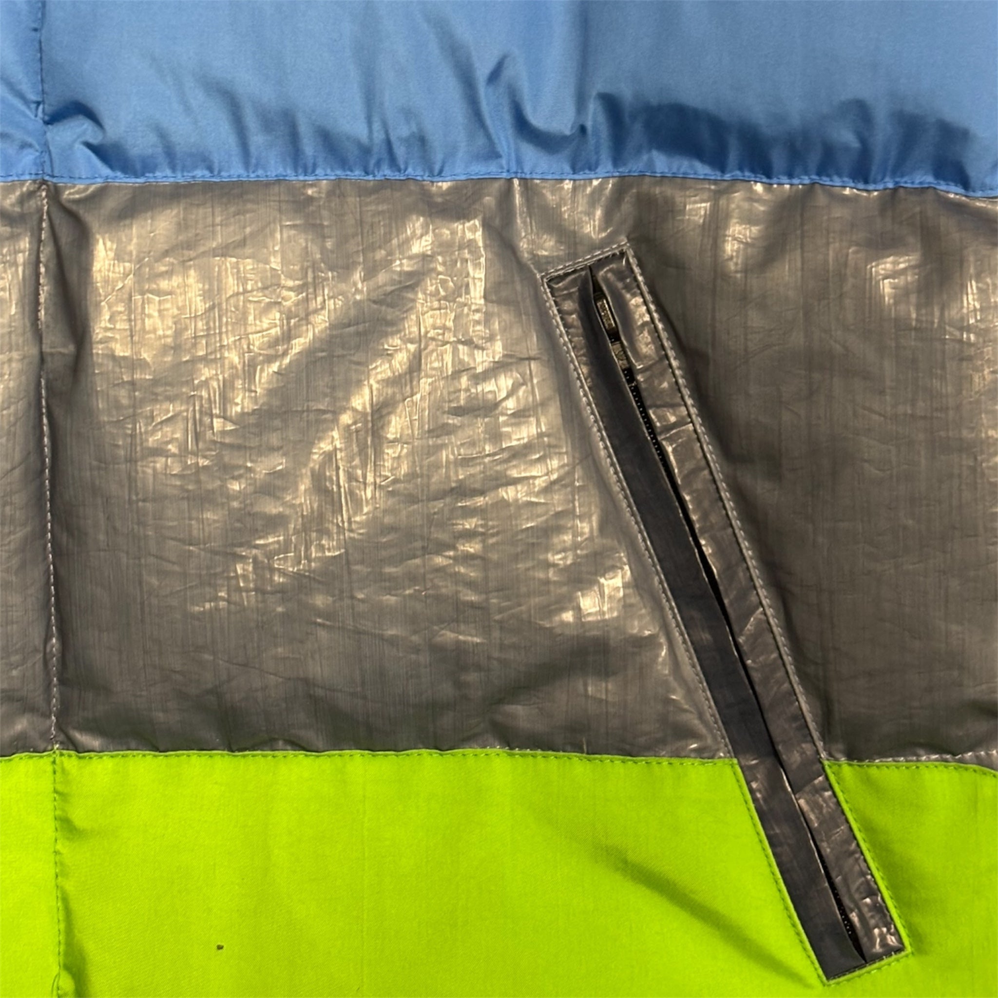 GOLD SLEEVE PANELLED PUFFER