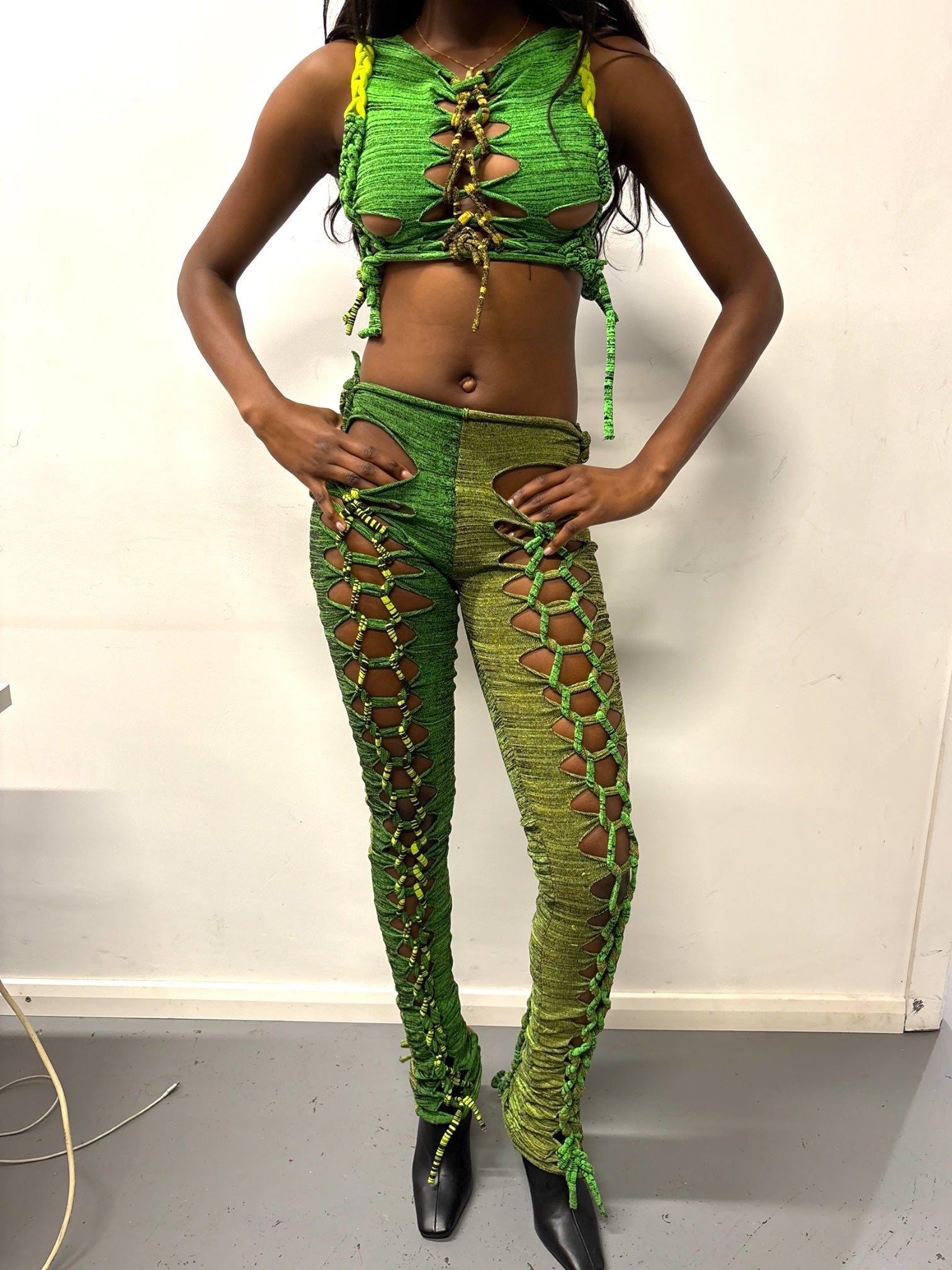 GREEN ELASTIC SHOW PIECE TROUSER